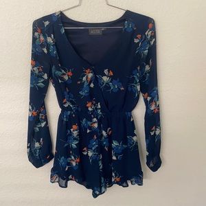 ASTR navy floral romper. Size XS, minimal wear